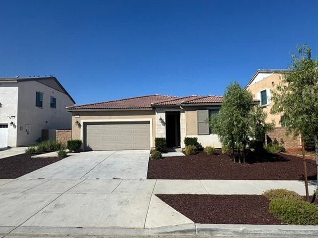 Building Photo - Welcome to this 3 bedroom  home with solar panels