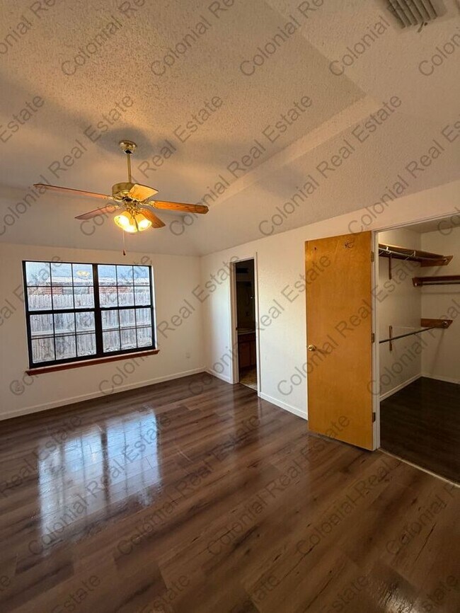 Building Photo - Spacious 4 bedroom 2 bath home.