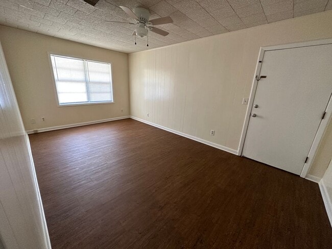 Building Photo - 3 Bed, 1 Bath Bossier Home