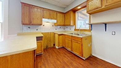 Building Photo - Clark / Fulton Area - 3 Bedrooms - 1 Bath - Single Family Home