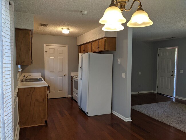 Building Photo - 1226 Roberts Way