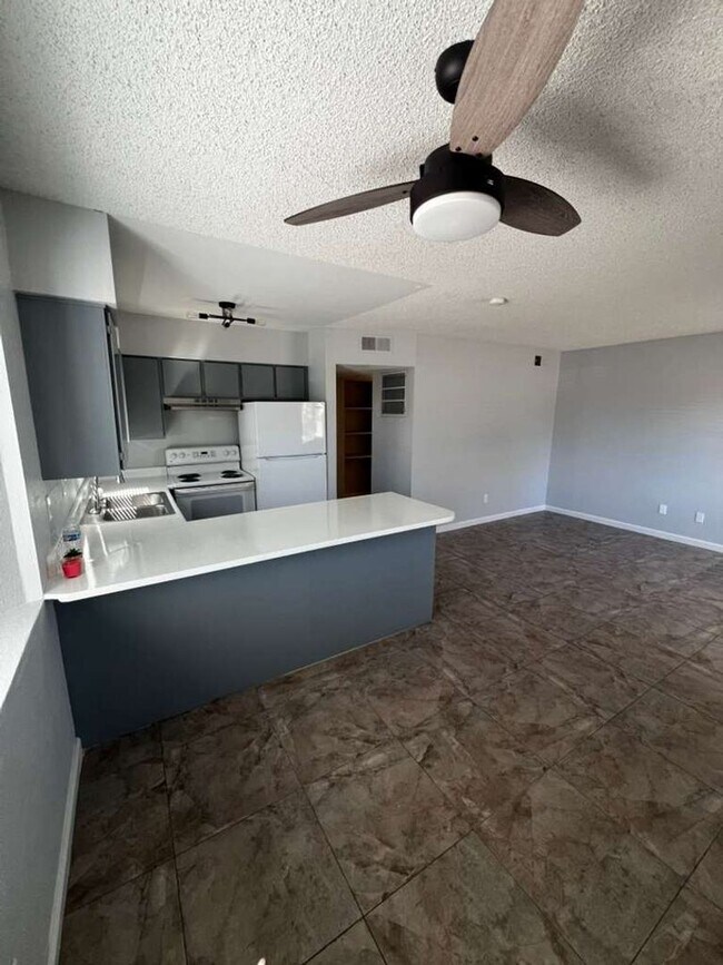 Building Photo - 5662 E Lake Mead Blvd