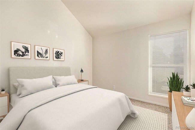 Building Photo - 2 bed, 1 bath, ~1000 square feet, Complete...