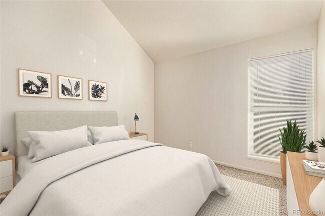 Building Photo - 2 bed, 1 bath, ~1000 square feet, Great lo...