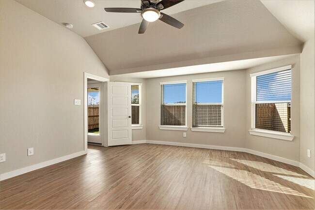 Building Photo - Like New 3 bedroom, 2  bath house in Moran Ranch