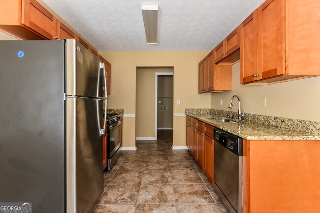 Building Photo - 170 Den Ric Dr