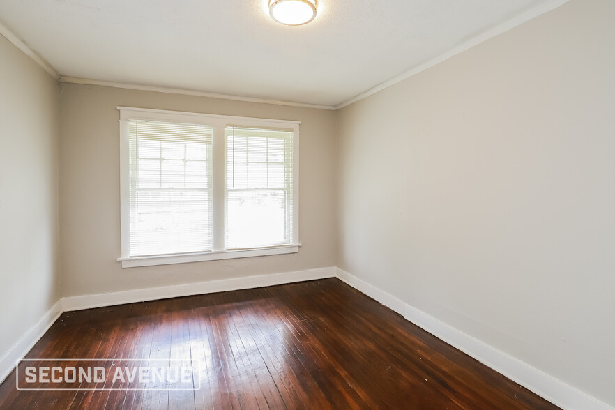 Building Photo - 3842 E 68th Terrace