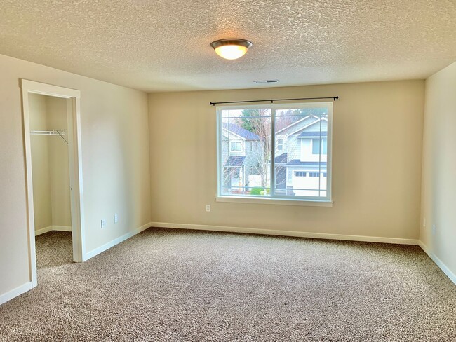 Building Photo - DON'T MISS THIS ONE...  - Quiet, 4 bedroom...