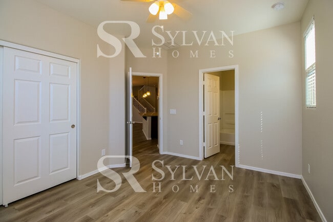 Building Photo - Spacious 4 bedroom home available now!