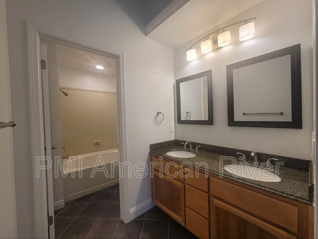 Building Photo - 3041 Wolfe Ct