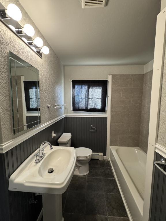 Building Photo - 1934 Crest St