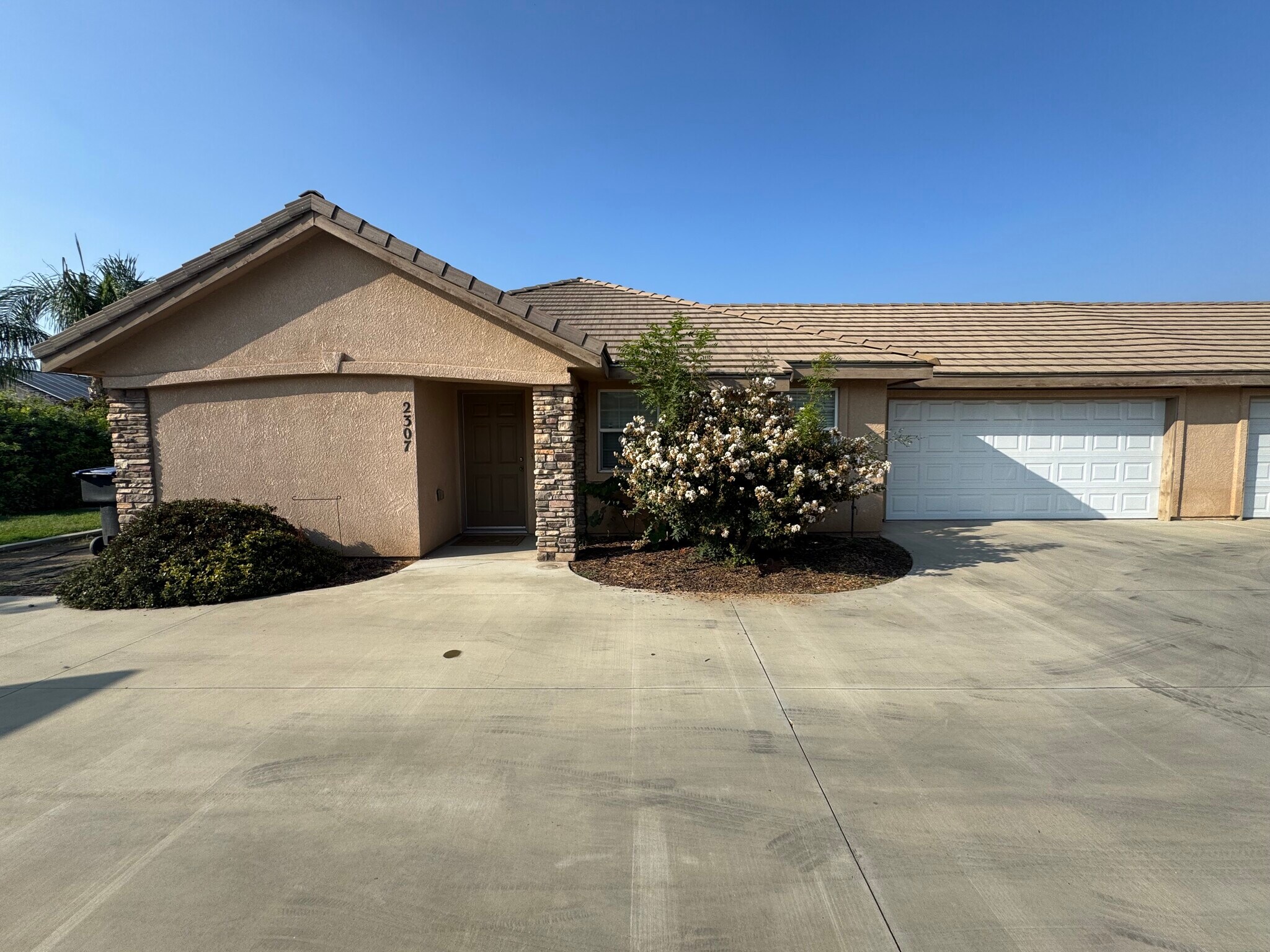 Building Photo - 2301 N Vickie Ct