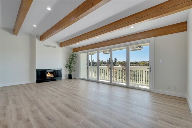 Building Photo - 745 Domingo Dr