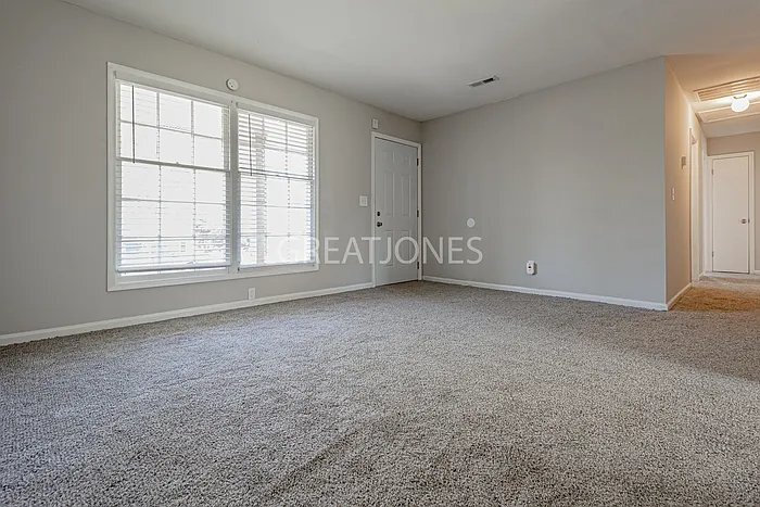 Building Photo - 4 N Kings Dr