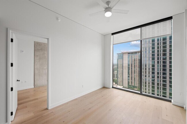 Building Photo - 610 Davis St