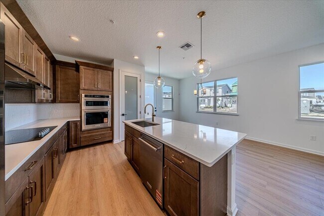 Building Photo - 1850 Falconhurst Ln