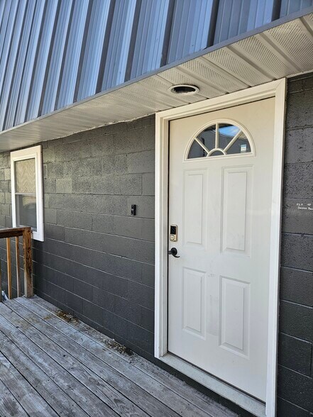 Building Photo - 231 Walnut St