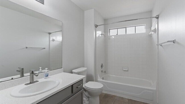 Building Photo - 5017 Cleves St