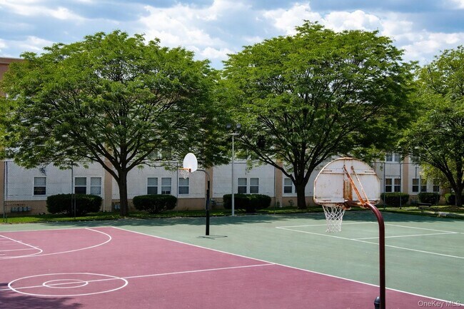 Building Photo - 39 Church St