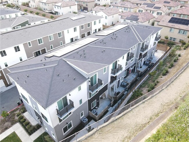 Building Photo - 1487 Skyline Ln