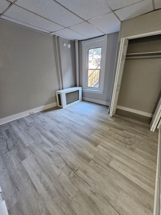 Building Photo - 625 N 6th St