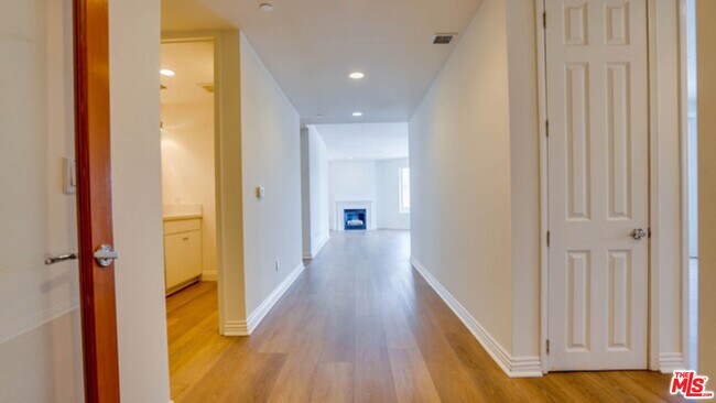 Building Photo - 4100 Wilshire Blvd