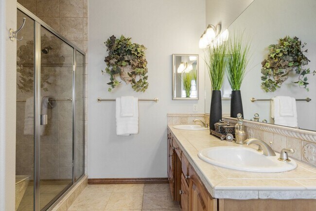 Building Photo - D20 Patio Home on the Golf Course views of...