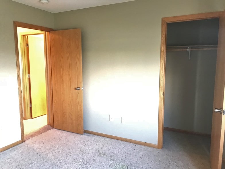 Building Photo - 2138 Willow Trl