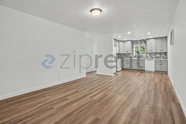 Building Photo - 2742 SE 138th Ave