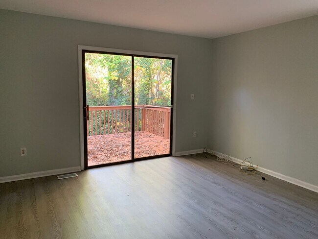 Building Photo - 2818