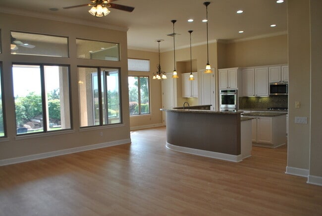Building Photo - Gorgeous Upgraded Sun City Lincoln Hills Home