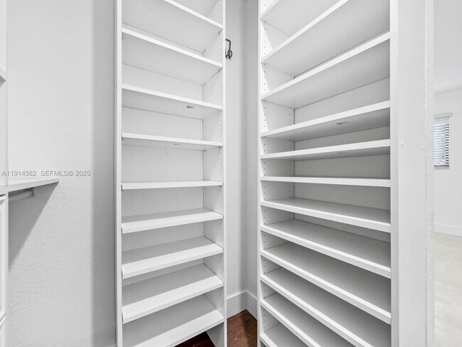 Building Photo - 19850 Franjo Rd