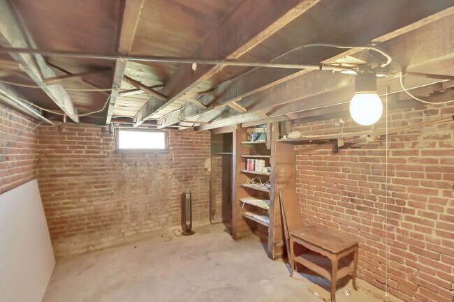 Building Photo - $2,395 - 2 Bed, 2 Bath Townhome in Great D...