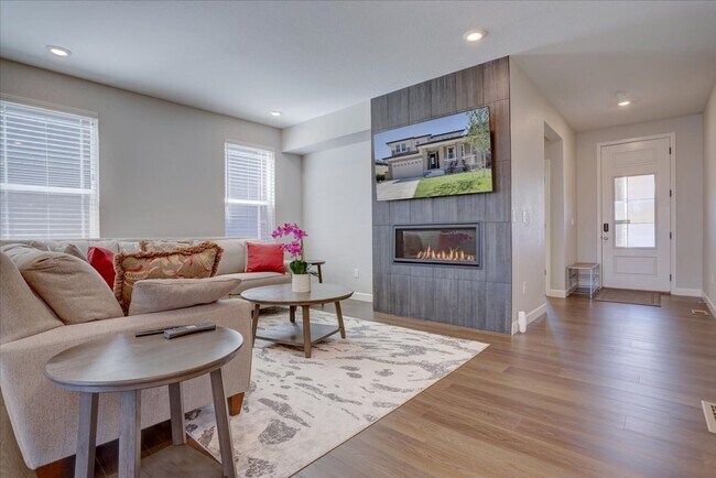 Building Photo - 5-Bed/4-Bath built in 2022!