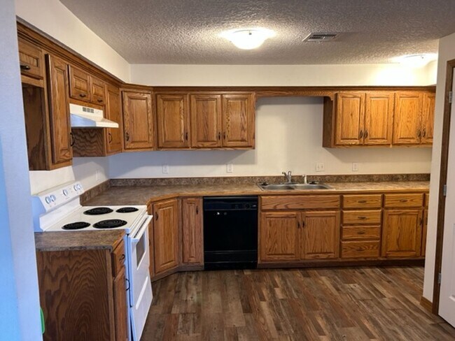 Building Photo - 3 BEDROOM 2 BATH APARTMENT FOR LEASE IN CARL JUNCTION-$995.00 RENT-$995.00 DEPOSIT