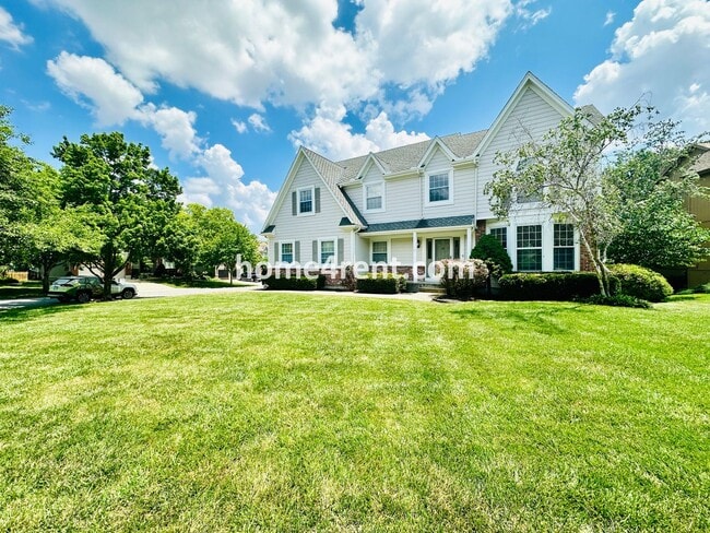 Building Photo - Beautiful, Spacious Home w/ Open Floor Pla...