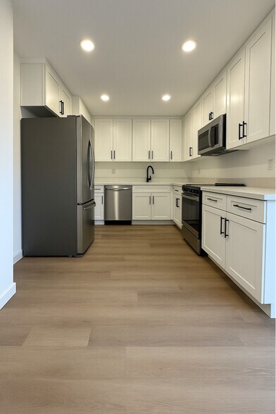 Building Photo - 5032 Farago Ave