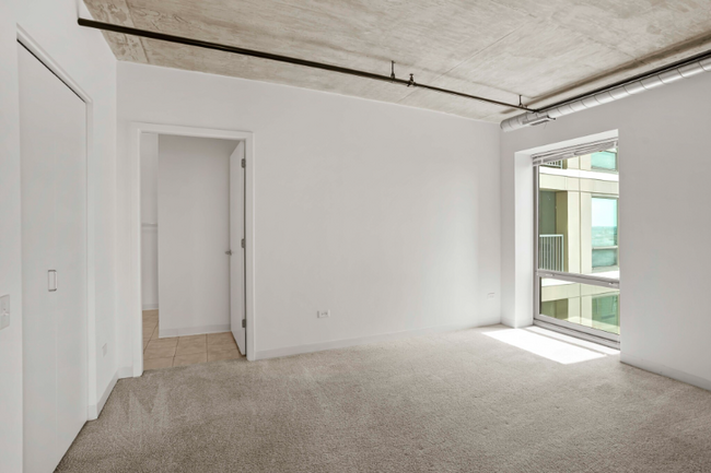 Building Photo - 889 S Clark St