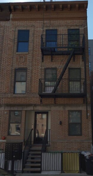 Building Photo - 386 E 31st St