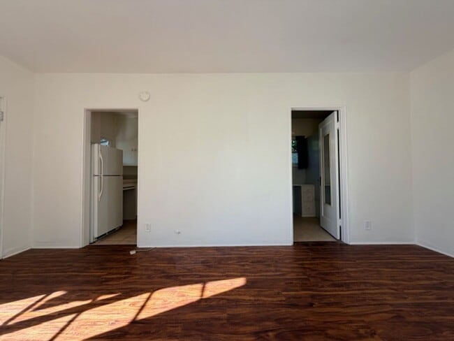 Building Photo - 251ivy