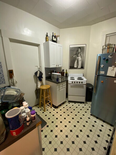 Building Photo - 123 Park St