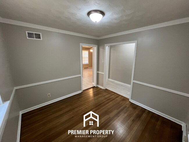 Building Photo - NEWLY RENOVATED 4BR/2BA Whitehaven Home | Detached 2-Car Garage & Tile Floors