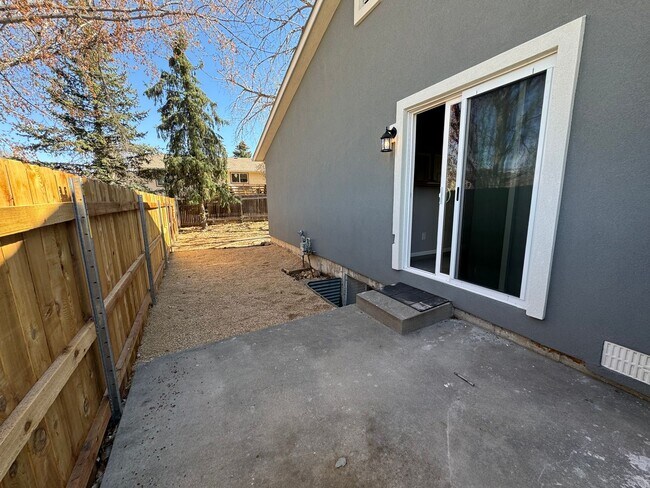 Building Photo - Newly Remodeled 3 Bedroom 2 Bath Home on Huge Corner Lot