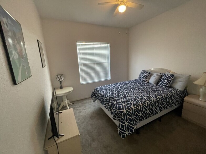 Building Photo - 315 Nottingham Way