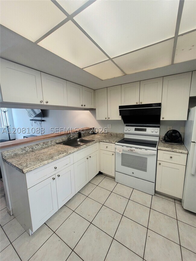 Building Photo - 3973 W 9th Ln