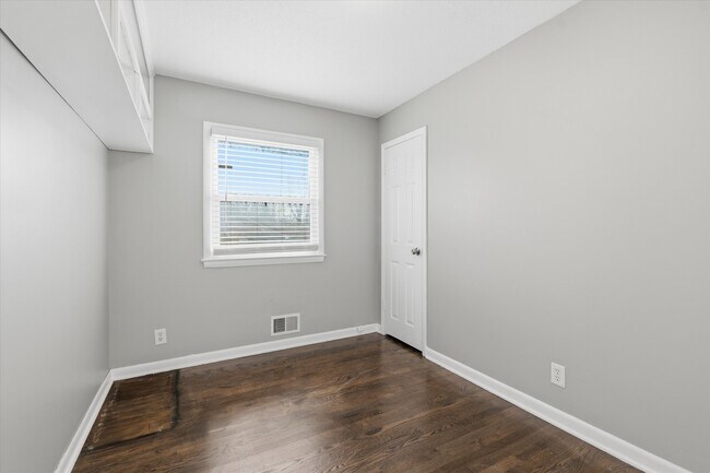 Building Photo - 4916 Crescent Ave