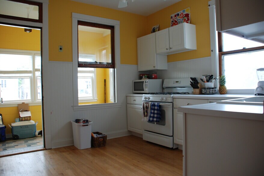 Building Photo - 3442 N Leavitt St