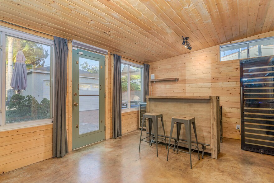 Building Photo - 16641 Gilmore St