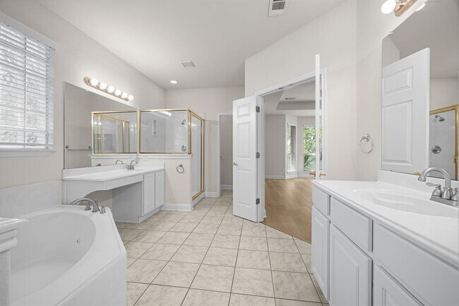 Building Photo - 6819 Chalk Hill Dr