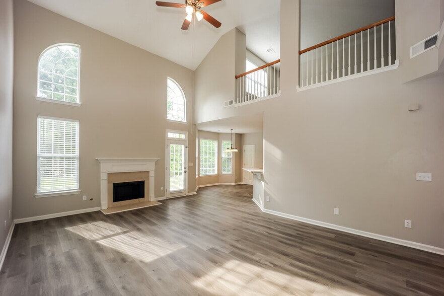Building Photo - 7601 Hilltop Way